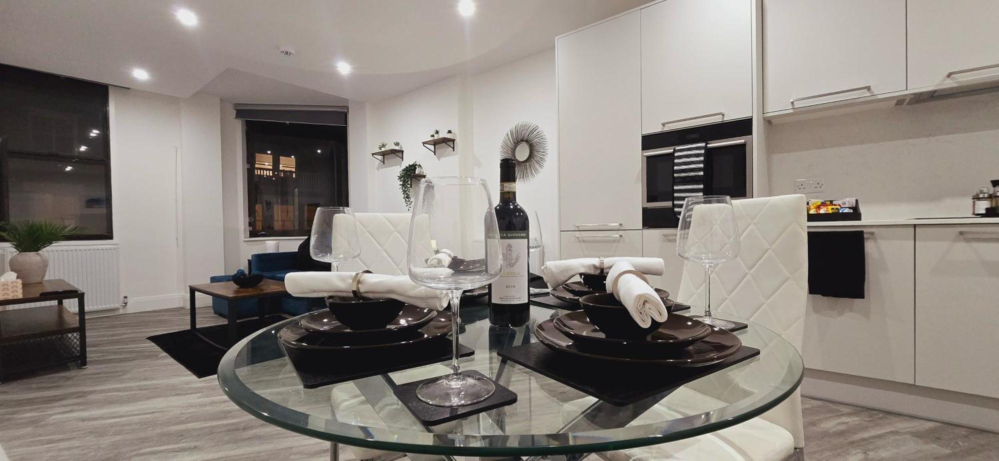 Abbey Corner By Nivaas 2-located In The Heart Of The Centre-5 Minute Walk To Train Station-20 Minutes To London Via Train *
