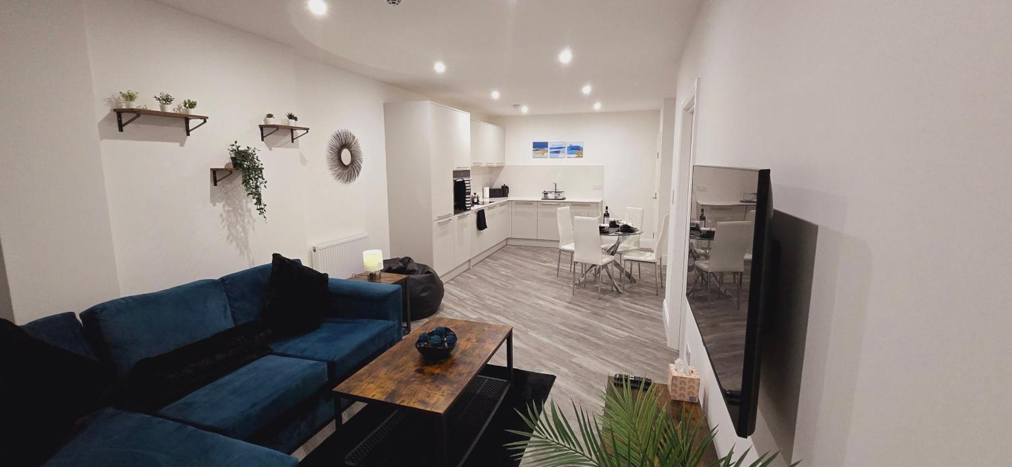 Abbey Corner By Nivaas 2-located In The Heart Of The Centre-5 Minute Walk To Train Station-20 Minutes To London Via Train Apartment *