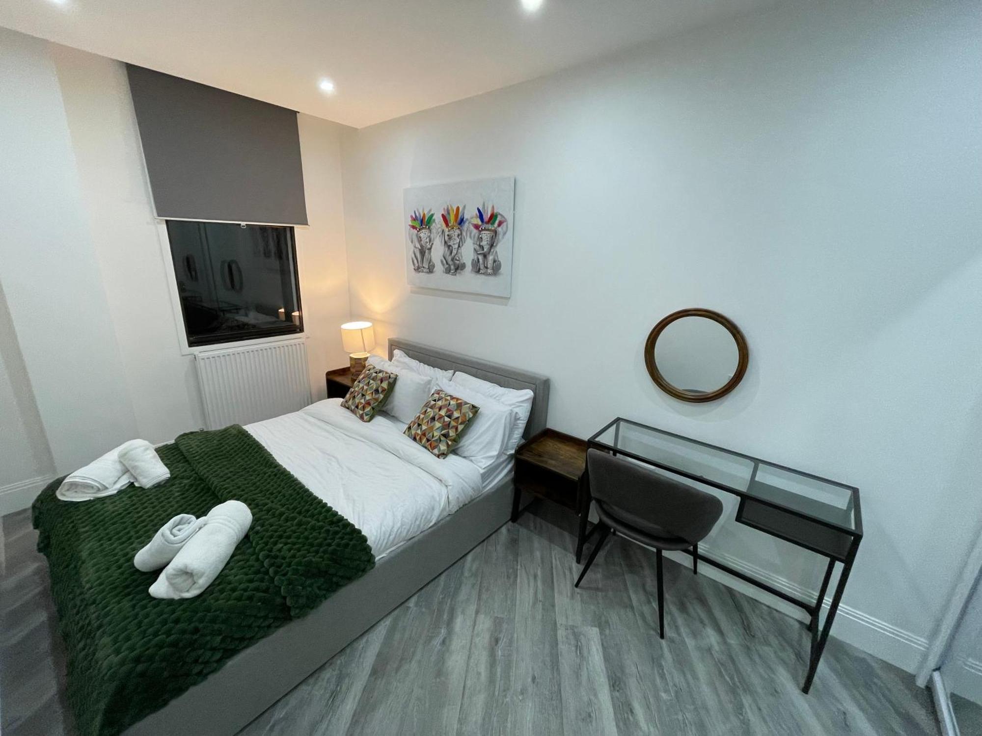 Abbey Corner By Nivaas 2-located In The Heart Of The Centre-5 Minute Walk To Train Station-20 Minutes To London Via Train